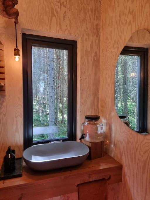 Hotel Treetop Ekne - Hytte I Skogen Med Hengebru Levanger Exterior foto